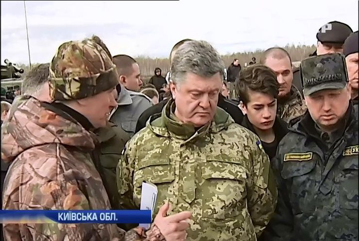 Петро Порошенко особисто оцінив нову техніку для армії