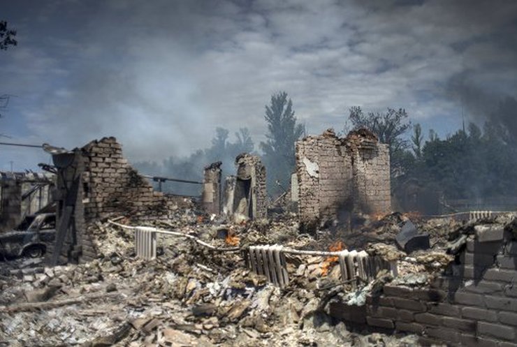 Из Донецка в Луганск: путешествие по разрушенным поселкам (видео)