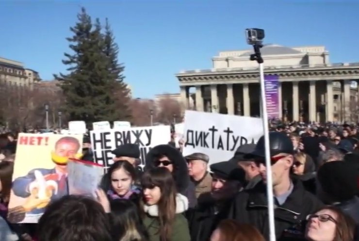 У Новосибірську тисячі людей повстали проти цензури