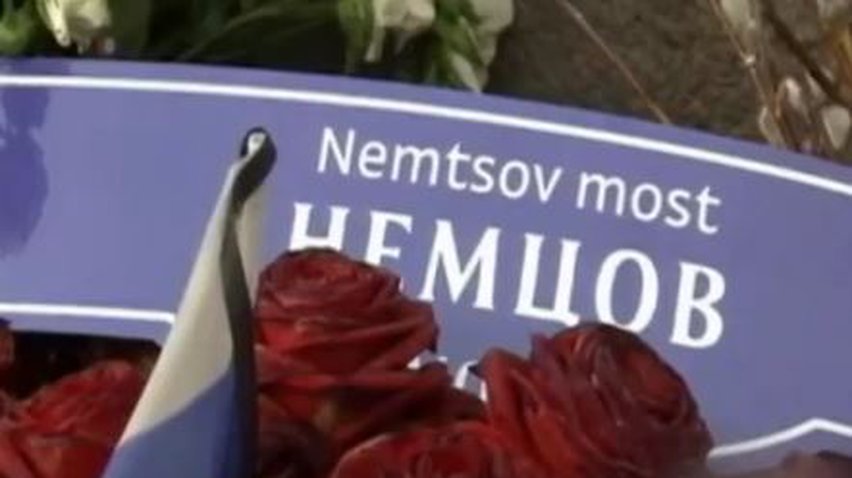 Меморіал Бориса Нємцова намагалися прибрати комунальники