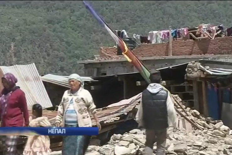 Новий землетрус в Непалі спричинив паніку та затори
