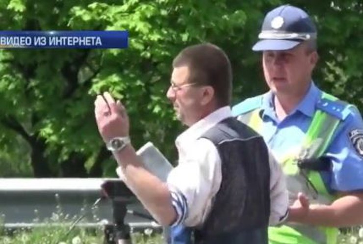 В Днепропетровске уволили двух гаишников-взяточников