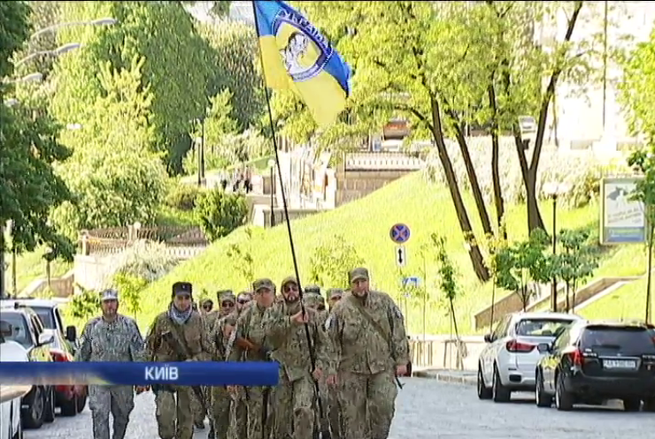 У Києві на фронт відправили добровольців батальйону "Січ"