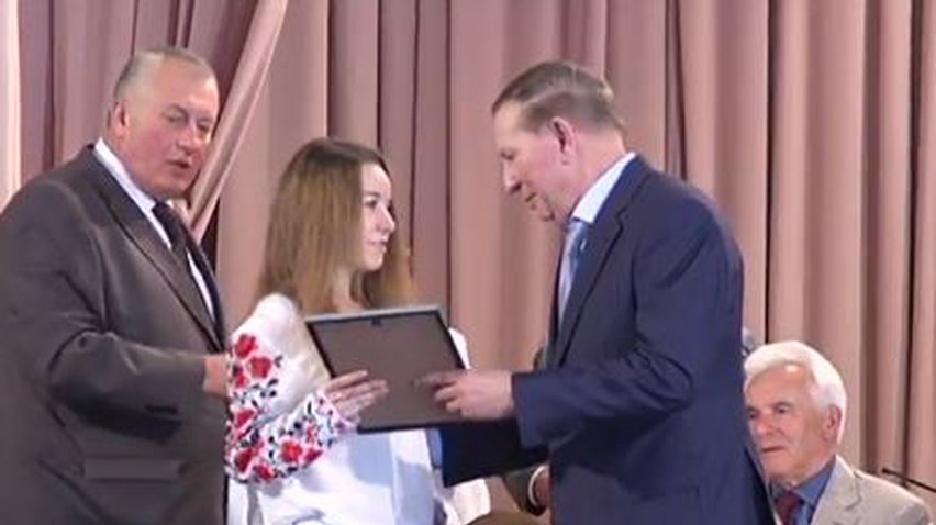 Кучма наградил студентов за работы по аграрной реформе