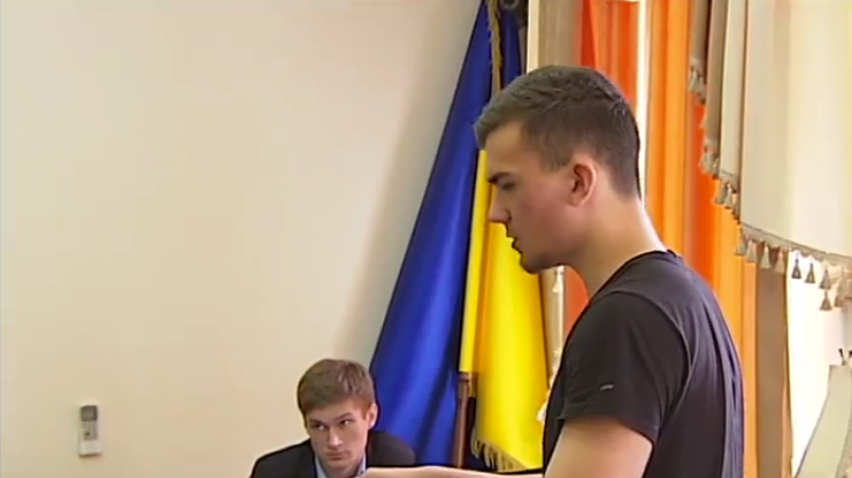 Побитые на Майдане студенты не могут объяснить чем им навредил Попопв