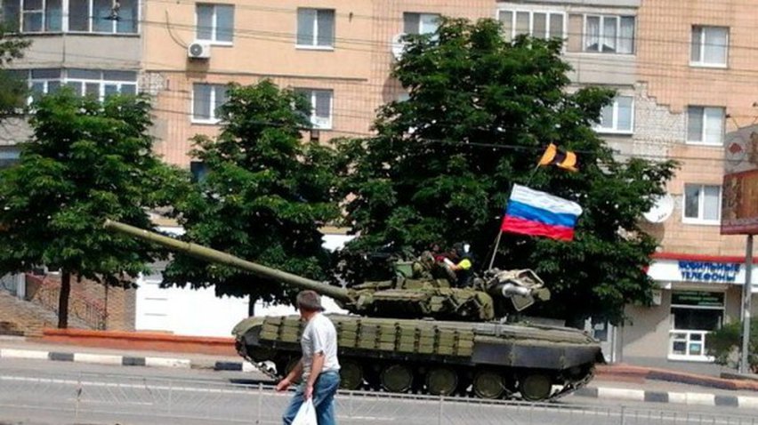 На Луганщине враг подтянул к фронту танки