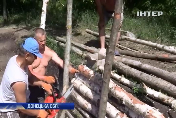 Інженери-добровольці зводять укріплення на Донбасі