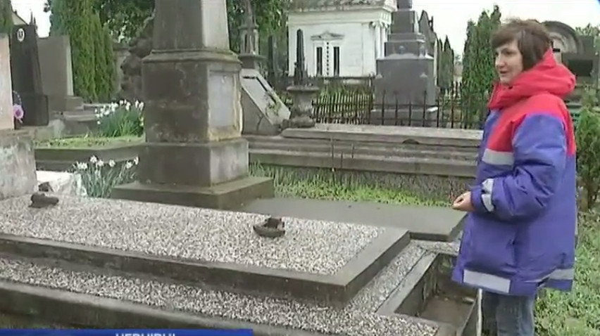 На цвинтарі Чернівців злодії обікрали сотню могил