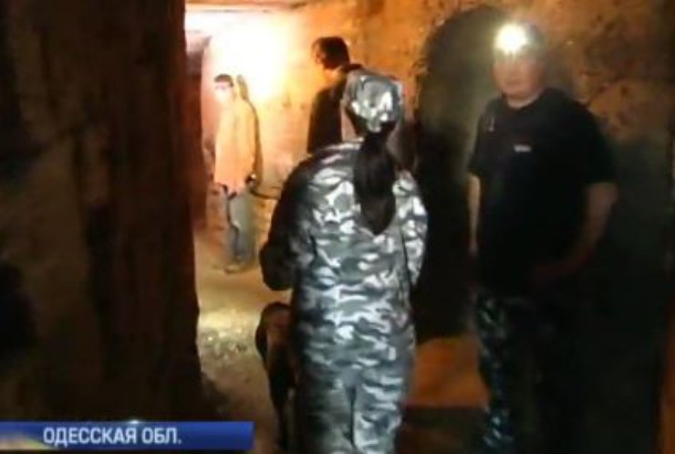 В катакомбах Одессы спасли подростков благодаря перегару (видео)