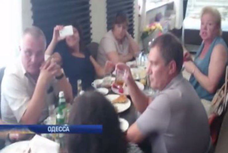 Судей Одессы уличили в пьянстве на работе (видео)