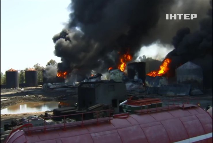 Почему взорвалась нефтебаза под Васильковом: все версии пожара (видео)