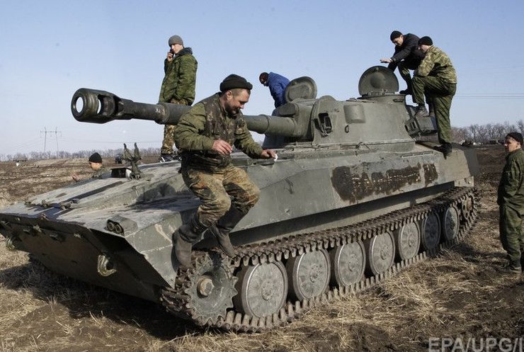 В Горловку стягивают "Грады" и танки для наступления на Авдеевку (видео)