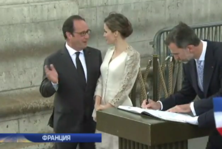 Президент Франции меняет женщин для официальных встреч (видео)