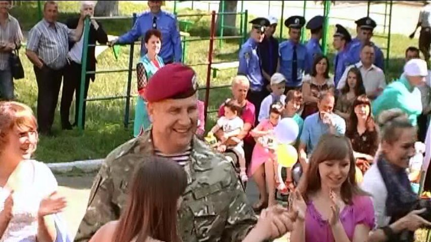Міліціонери Хмельниччині привітали сиріт зі святом