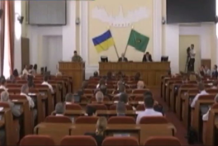Депутатам Харкова вручили повістки на сесії міськради (відео)