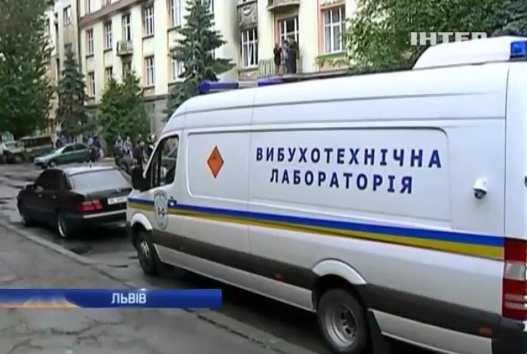 Авто у Львові могли підірвати гранатою з Донбасу