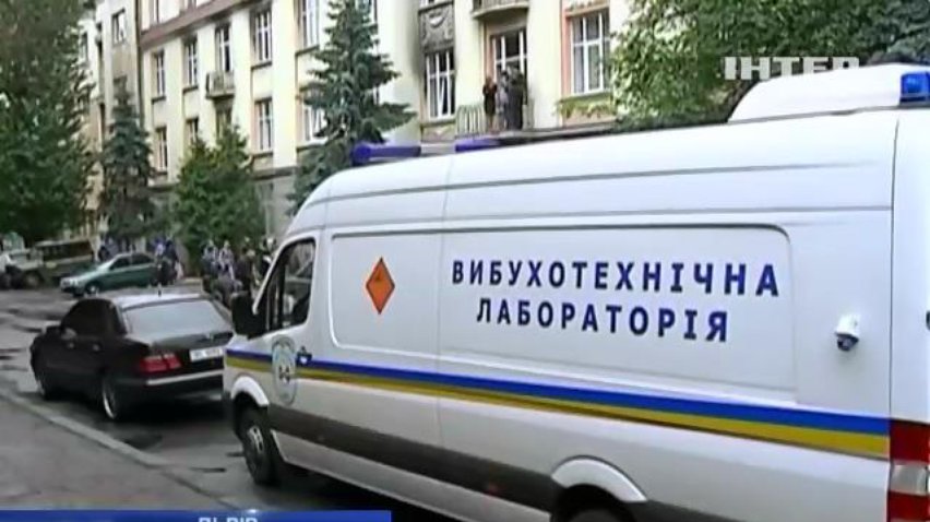 Авто у Львові могли підірвати гранатою з Донбасу