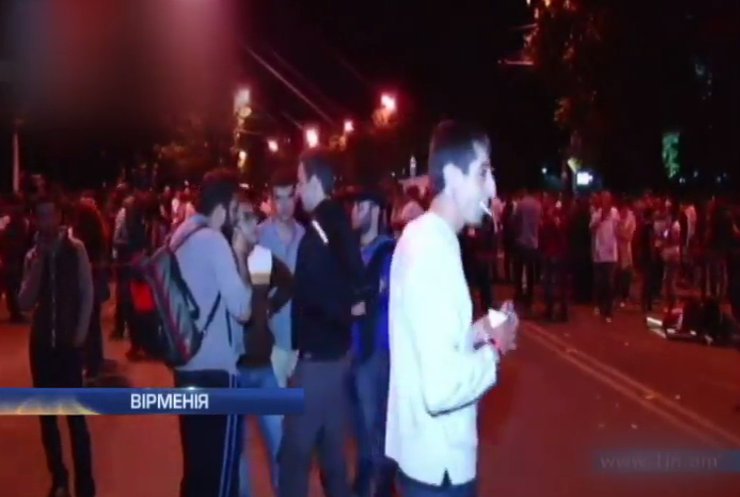 На протести у Вірменії вночі вийшло 7 тис. громадян