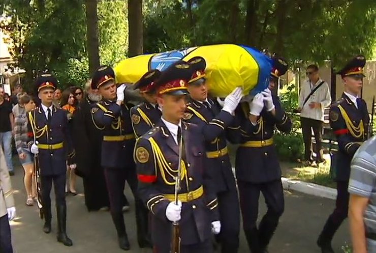 У Києві поховали героя битви під Іловайськом Івана Романіва
