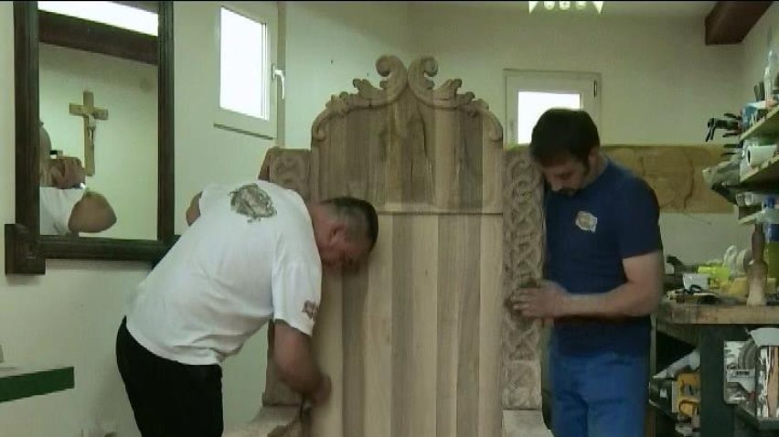 Мусульманин з Боснії зробив крісло для папи римського