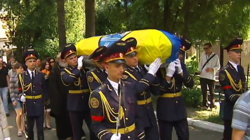 У Києві поховали героя битви під Іловайськом Івана Романіва