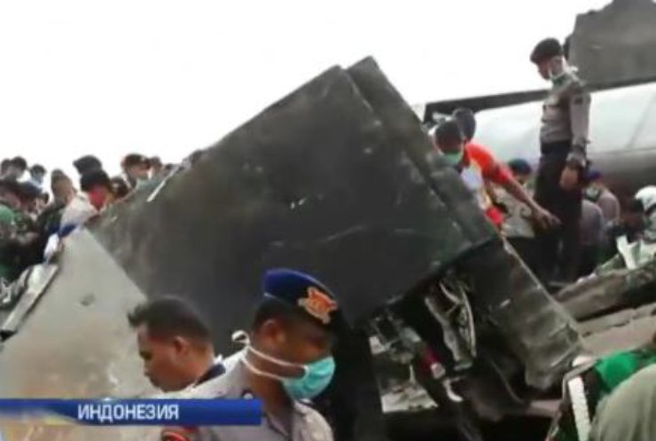 Экипаж самолета Индонезии требовал посадки перед падением