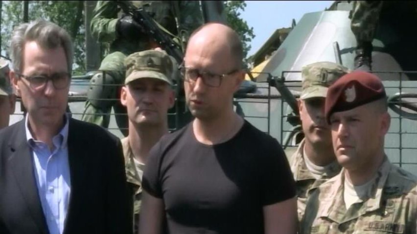 Арсеній Яценюк закликав інструкторів Євросоюзу до України