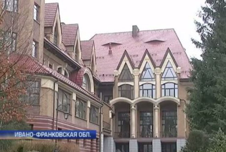 Резиденцию Януковича в Прикарпатье вернули государству
