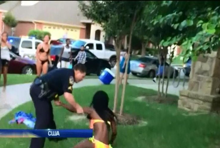 У Техасі поліцейський знущався над темношкірими дітьми