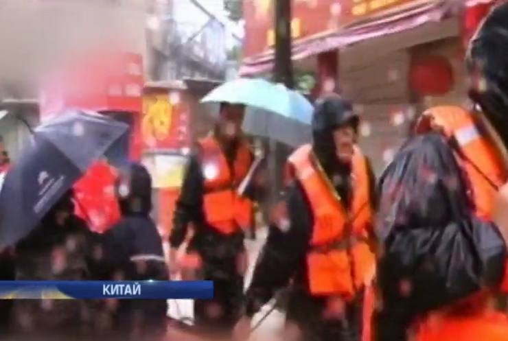 На Китай обрушился тайфун Чан-Хом с 10-метровыми волнами