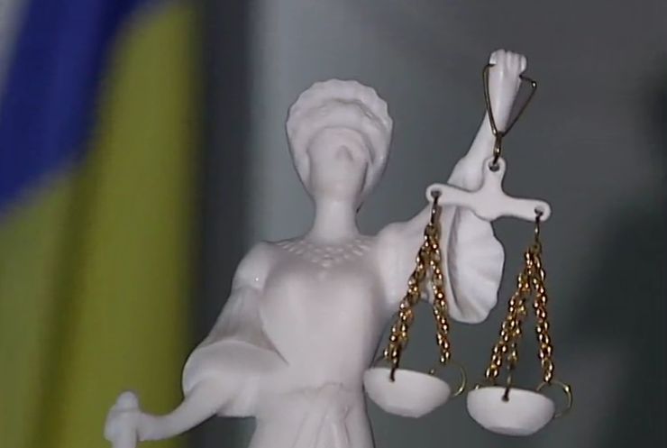Судді в Україні приховують статки та живуть у палацах (відео)