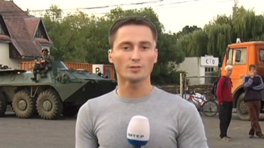 В Мукачево дети бегают вокруг укрытия "Правого сектора"