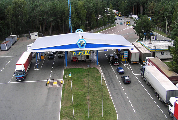 Словакия раздала пограничникам автоматы на границе с Украиной