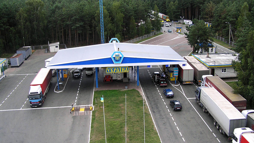 Словакия раздала пограничникам автоматы на границе с Украиной