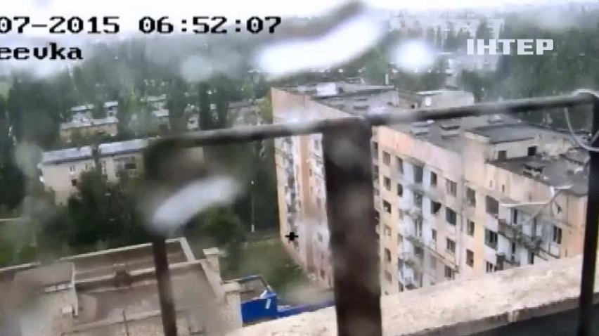 В Авдеевке прямой наводкой расстреливали жилые дома (видео)