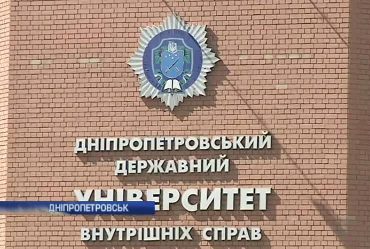 У Дніпропетровську на гарячому затримали міліціонерів-хабарників
