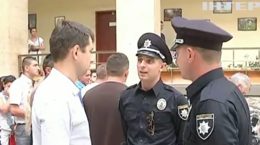 В полицию Мукачево рвутся юристы и журналисты