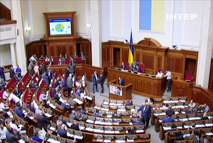 Депутати просять Порошенка ветувати закон про реструкторизацію