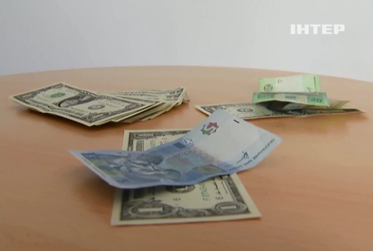 Закон о "лохах": как украинцы реагируют на доллар по 5,05 (видео)