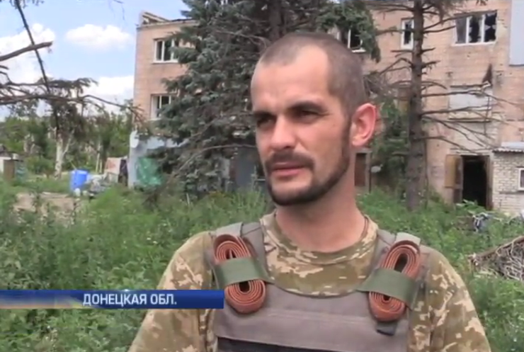 Внаслідок обстрілів на Донбасі поранені троє військових