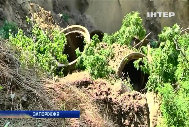 У Запоріжжі нечистоти з каналізації стікають у Дніпро