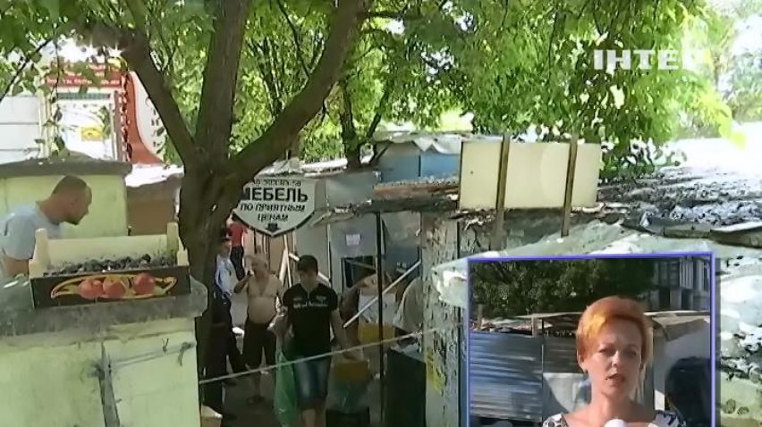 Погром на рынке Симферополя: полиция забрала деньги и товар (видео)