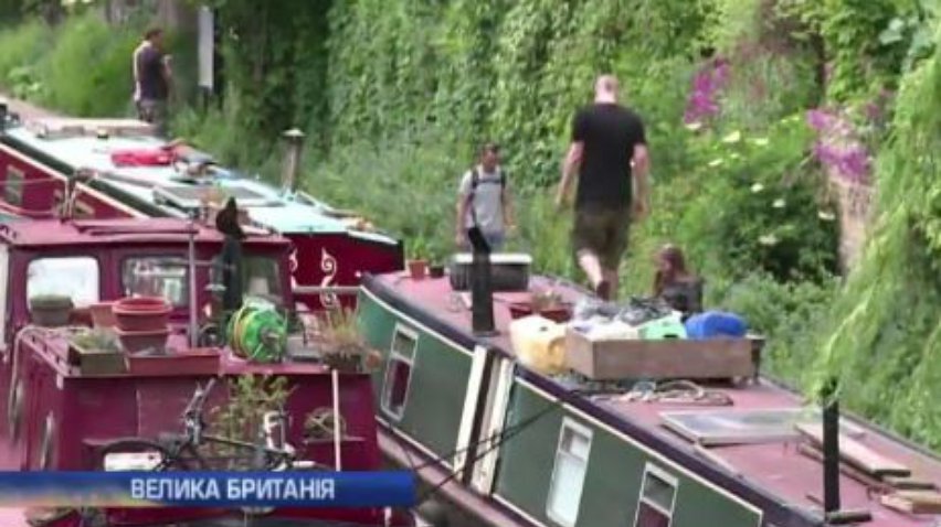 У Лондоні люди облаштовують баржі для життя на воді