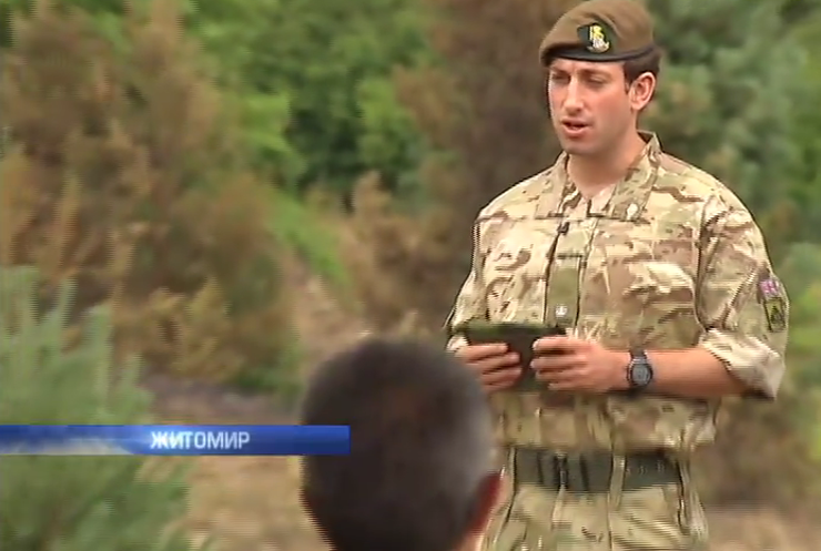 Солдаты Великобритании под Житомиром учат украинцев воевать