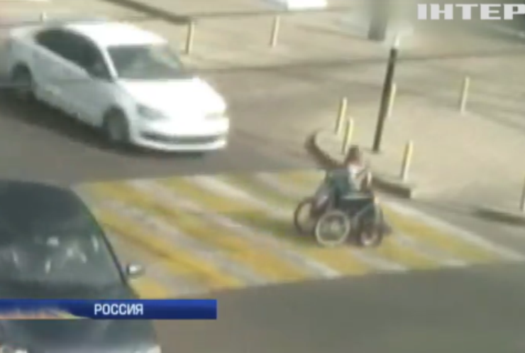 В Краснодаре водитель снес с пешеходного перехода инвалида