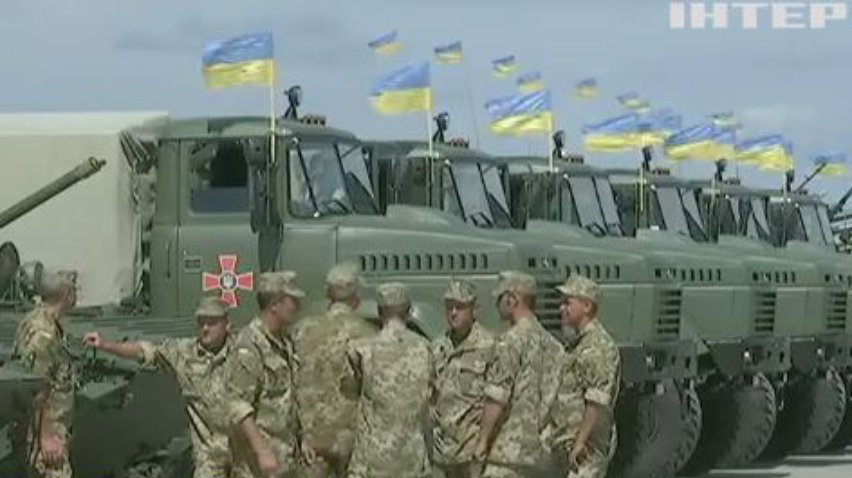Порошенко отправил из Харькова на фронт бронетехнику