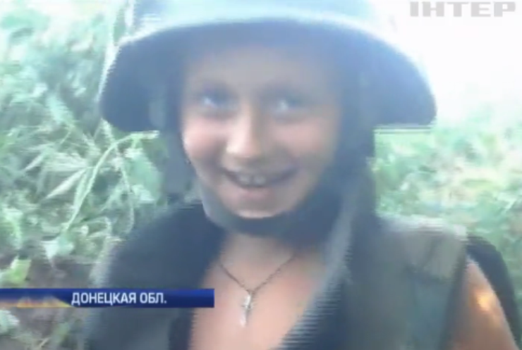 На Донбассе боевики учат детей метать гранаты (видео)