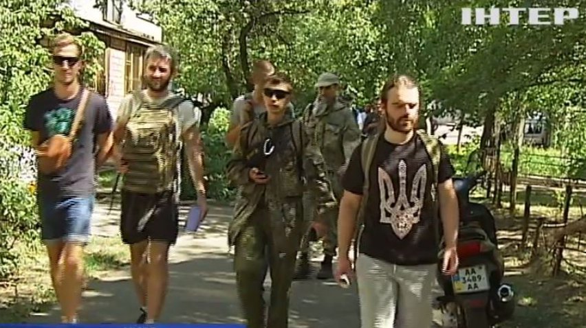 В Киеве активисты громили аптеку, где продают наркоманам лекарства