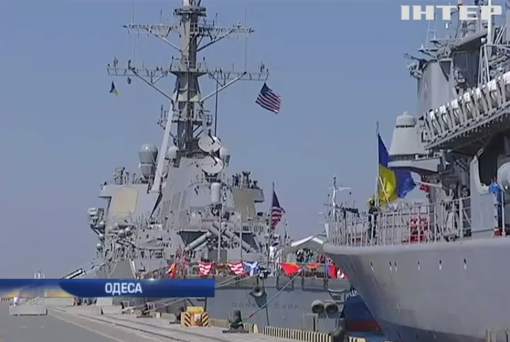 Есмінець США увійшов у порт Одеси
