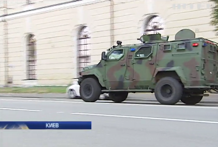 Киевляне напуганы патрульными броневиками в центре столицы